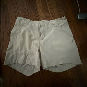 Women's Columbia PFG lightweight Cream Shorts